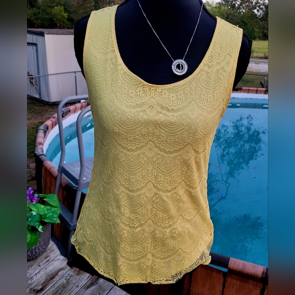 Banana Republic Yellow Lace Sleeveless Top - Picture 1 of 6